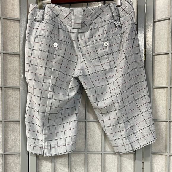 Adidas Gray and Red Athletic Shorts, Women’s Size 4 - Picture 3 of 7